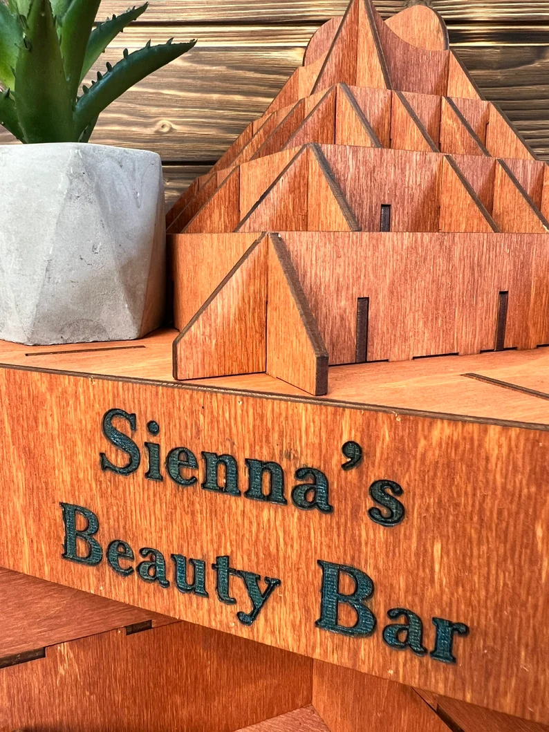 An image of the open "Cleopatra" organizer, showing the internal compartments.