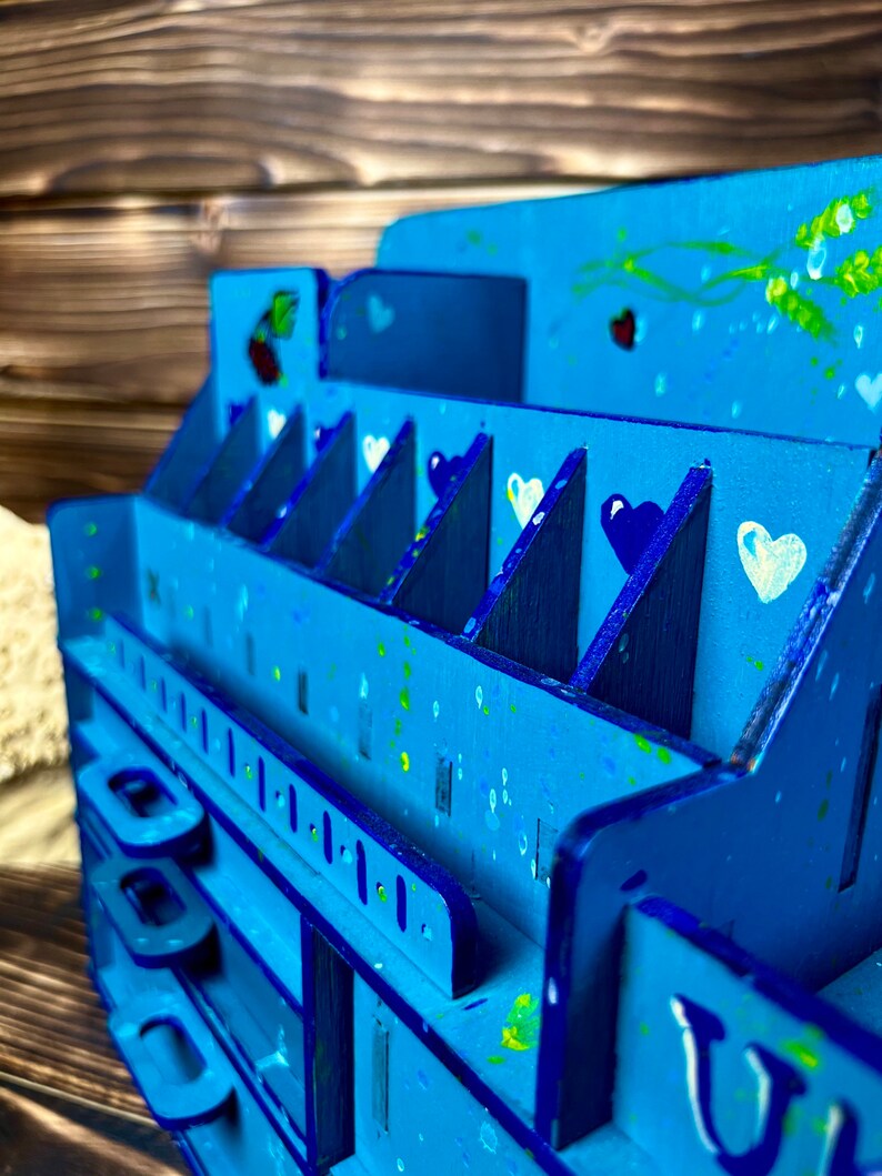 A photo showing the organizer from a different angle in a brightly lit room.