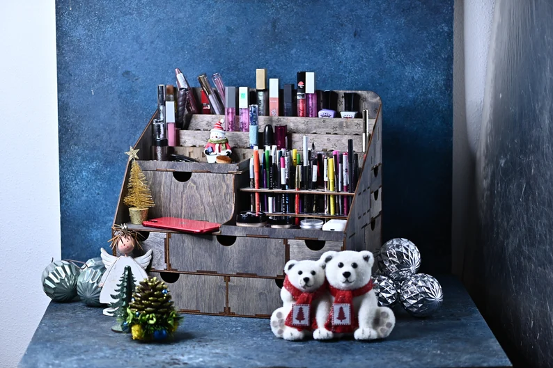 Image of the extra-large wooden "Eve" makeup organizer filled with a variety of cosmetics, showcasing its capacity.