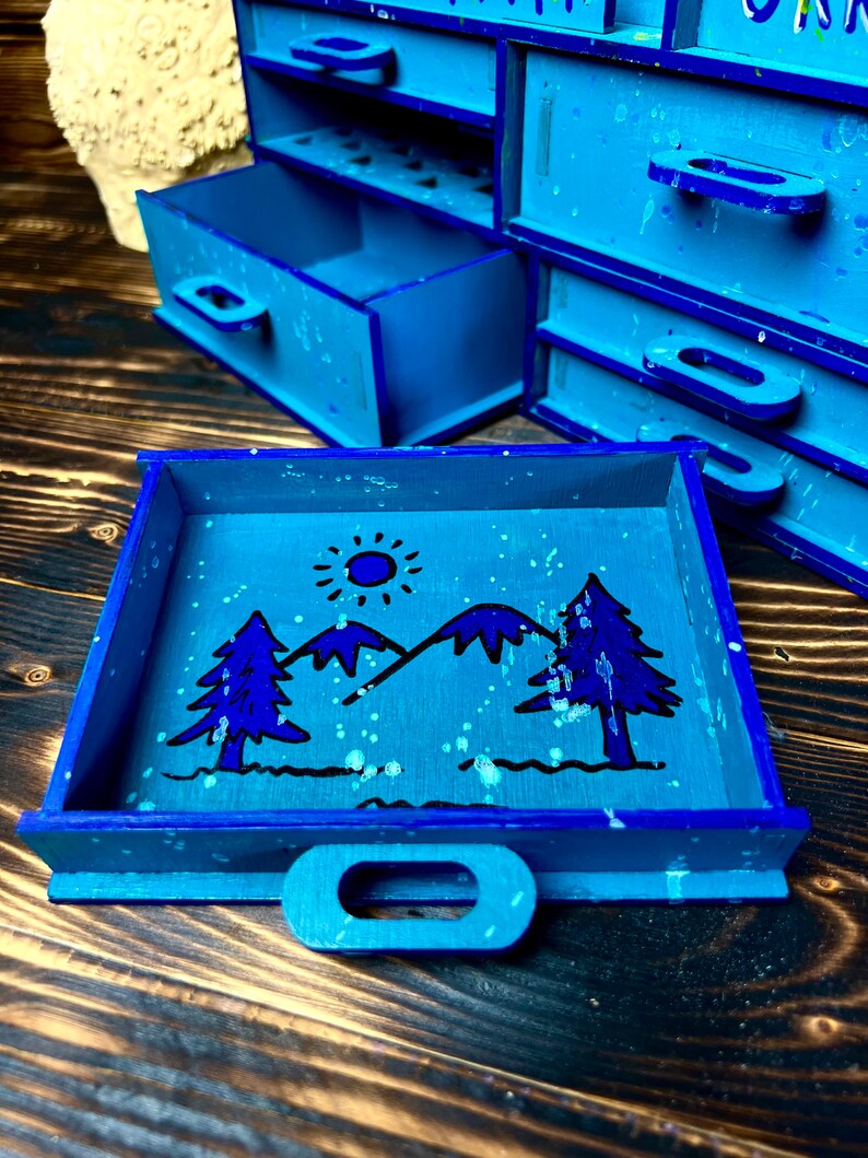 A close-up shot of the quality of the wood and the exclusive craftsmanship.