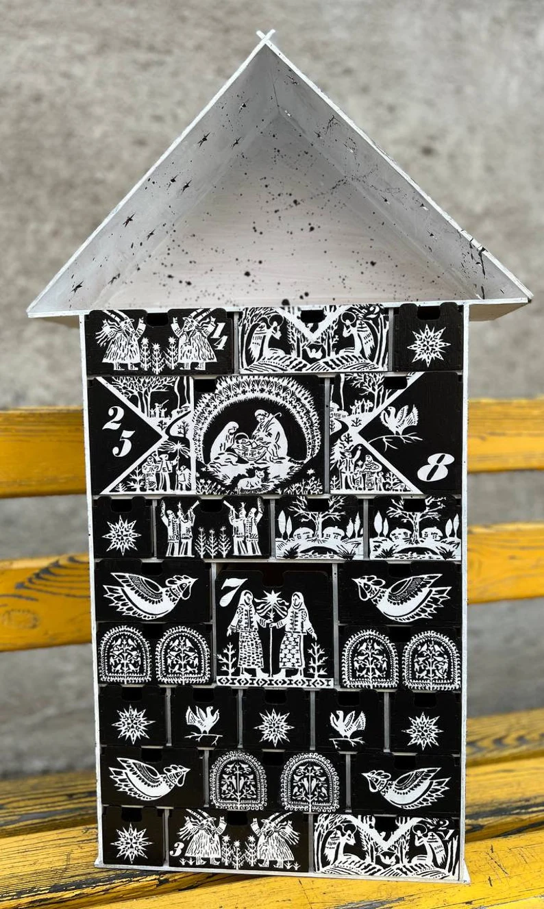 A side view of the organizer on a wooden desk.