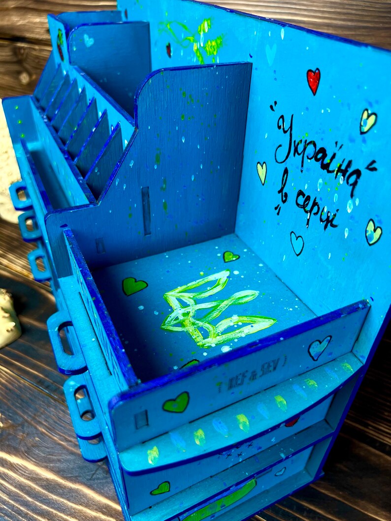 A photo showing the organizer in a minimalist setting, emphasizing its timeless design.