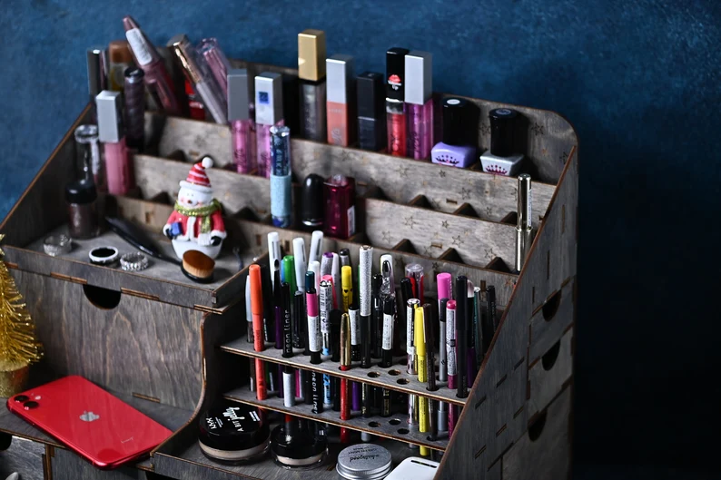 Close-up view of the "Eve" (Extra Large) organizer, highlighting the quality of the wood and the smooth finish.