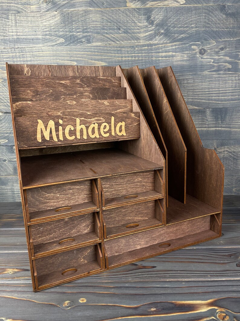 An image of the empty organizer on a white background, displaying its full design.