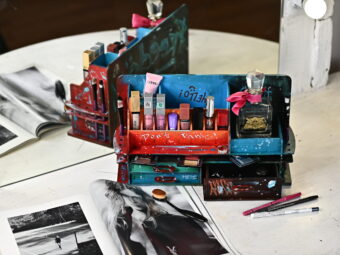 A close-up shot of a specific feature of the organizer, such as a special finish or a unique detail.